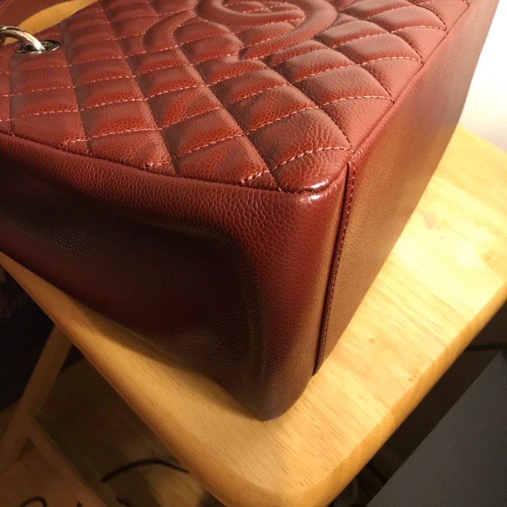 Chanel GST Caviar Grand Shopping tote maroon bag - Picture 9 of 16